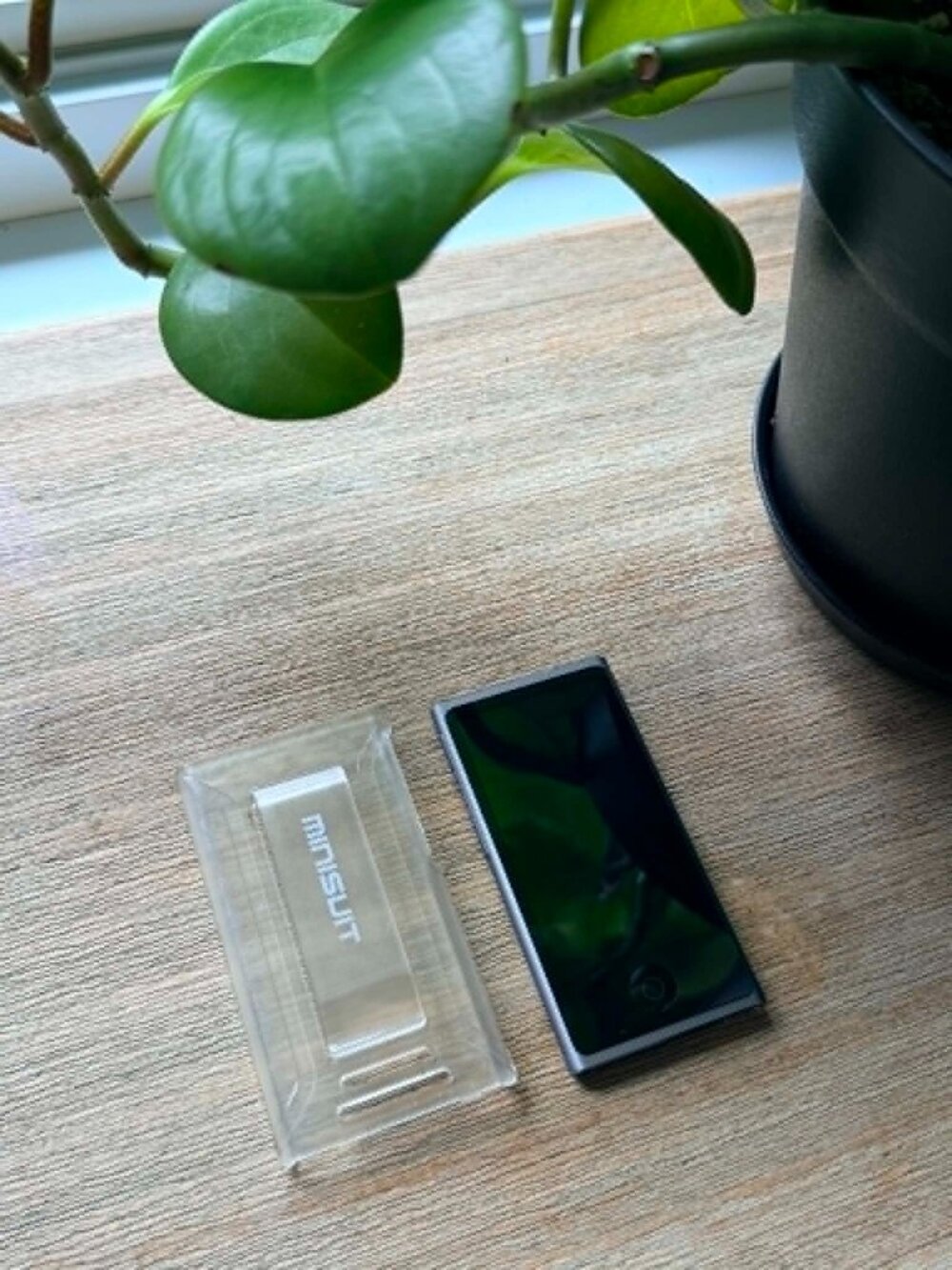 apple ipod nano 7th generation 16gb grey with protection
